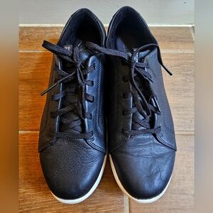 Black Leather Sketchers size 8